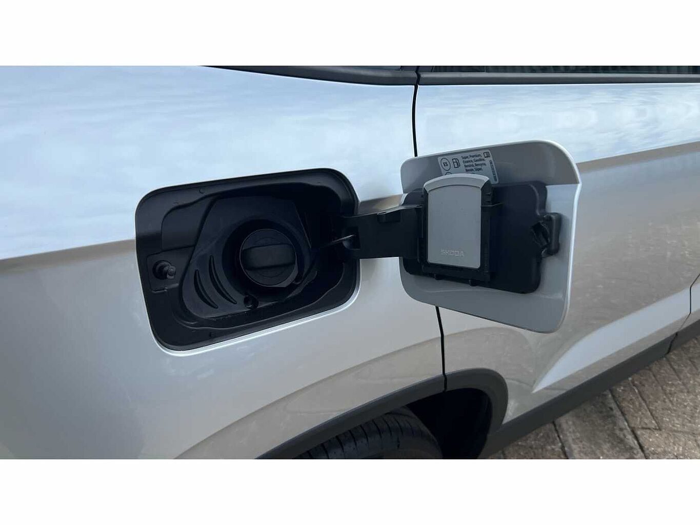SKODA KAROQ SE Edition 1.0 TSI 116 PS 6G Man