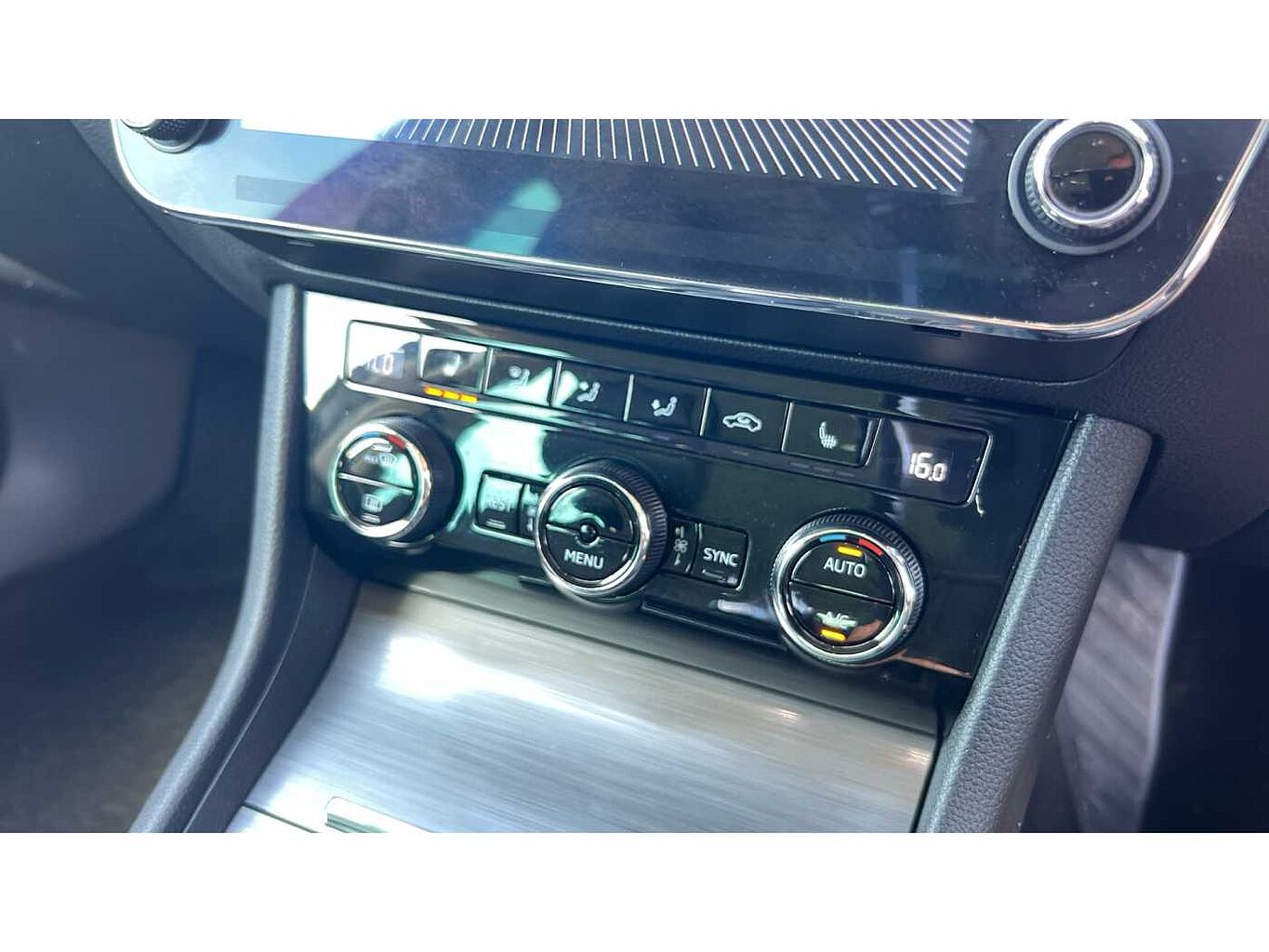 SKODA Superb 1.4 TSI (218ps) SE L iV DSG Estate